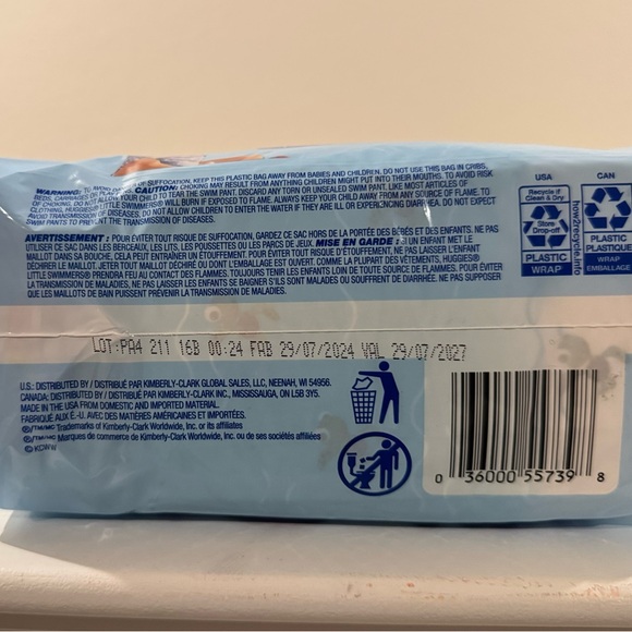 PACK Huggies Little Swimmers Disposable Size 3 & Graco Pack 'N Play Sheets. - Picture 4 of 4